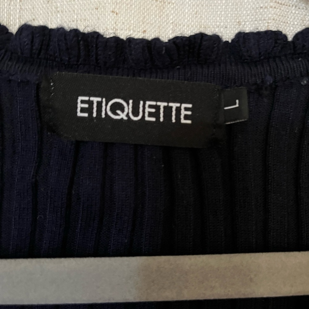Navy Ribbed Crop Top - Picture 2 of 4